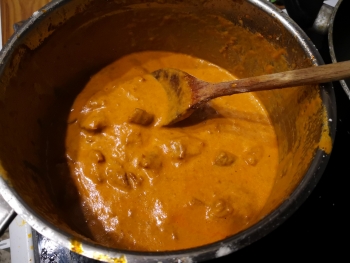 Tomaten-Paprika Sahnegulsch fertig im Topf